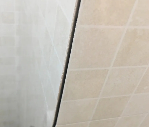 重庆县瓷砖空鼓维修公司分享阳台瓷砖脱落的修复过程可以分为以下几个步骤