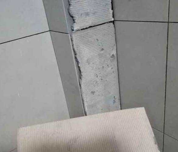 重庆县瓷砖空鼓维修公司分享下厨房瓷砖脱落的补救措施。
